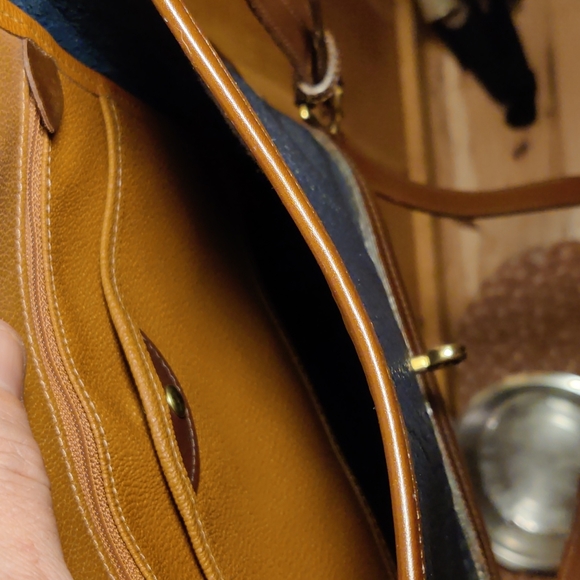 Dooney & Bourke All Weather Leather Vintage Carrier Bag - B702 - Picture 10 of 16